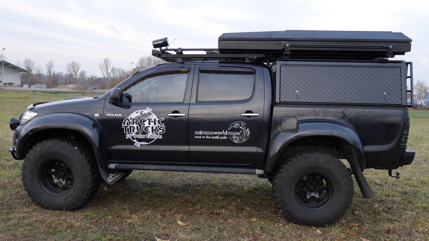 Alu-Cab+Hardtop+Adventure+3+Toyota+Hilux+2016+DC+0129