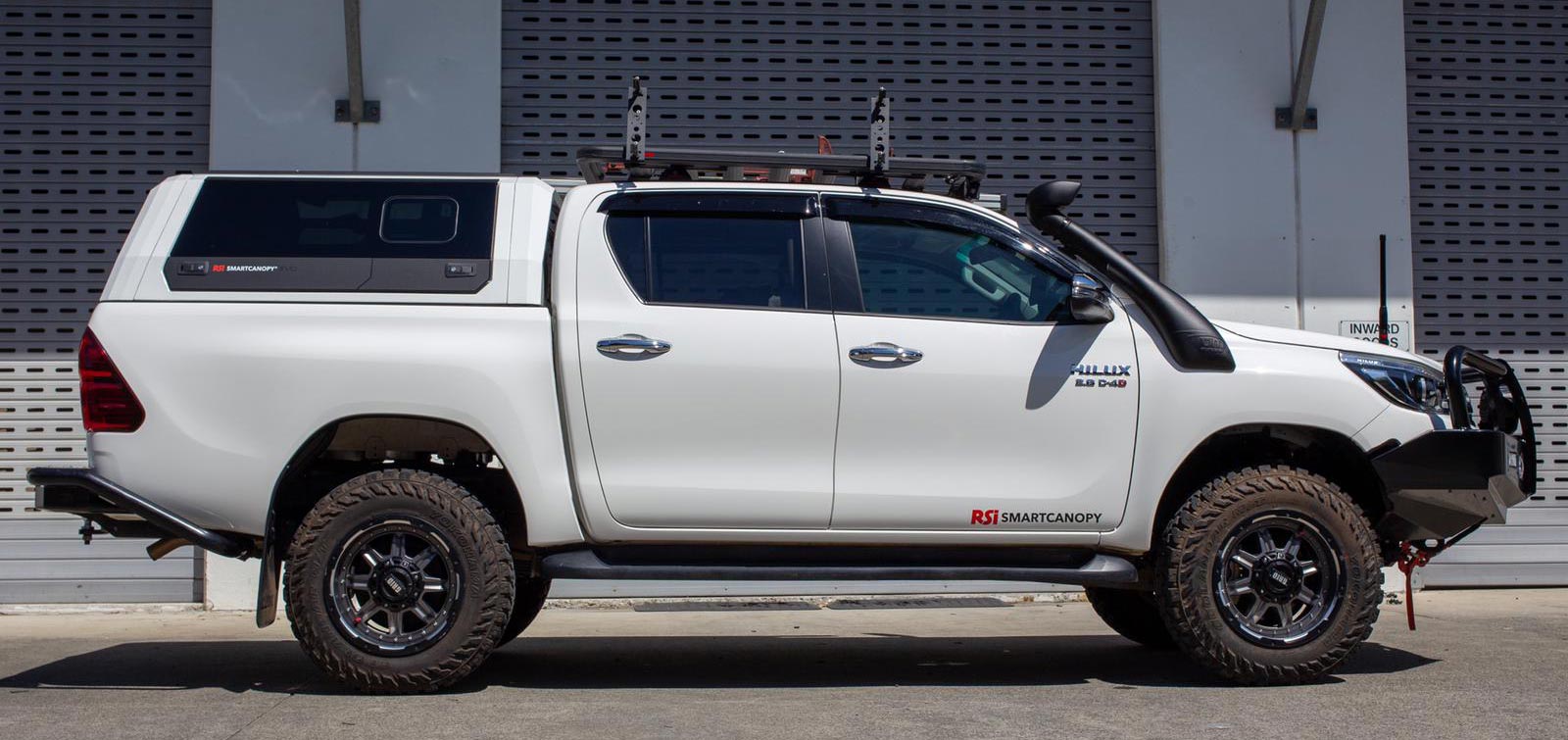 RSI-SMARTCANOPY®-EVO---Toyota-Hilux---DCab---Glacier-White-1-(WEB)